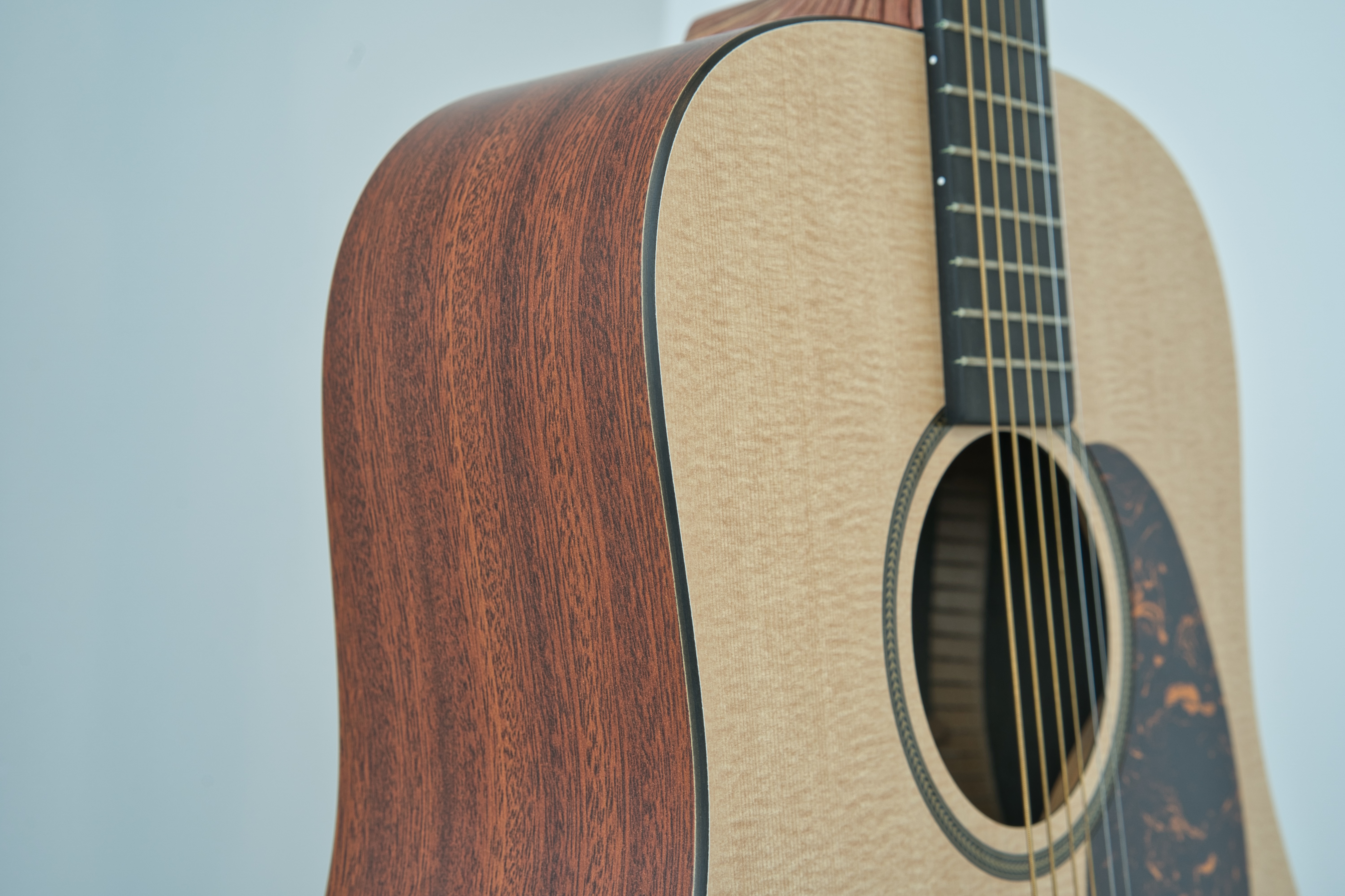 中古入荷】大きな傷もなく純正ハードケース付です！Martin / DXMAEが