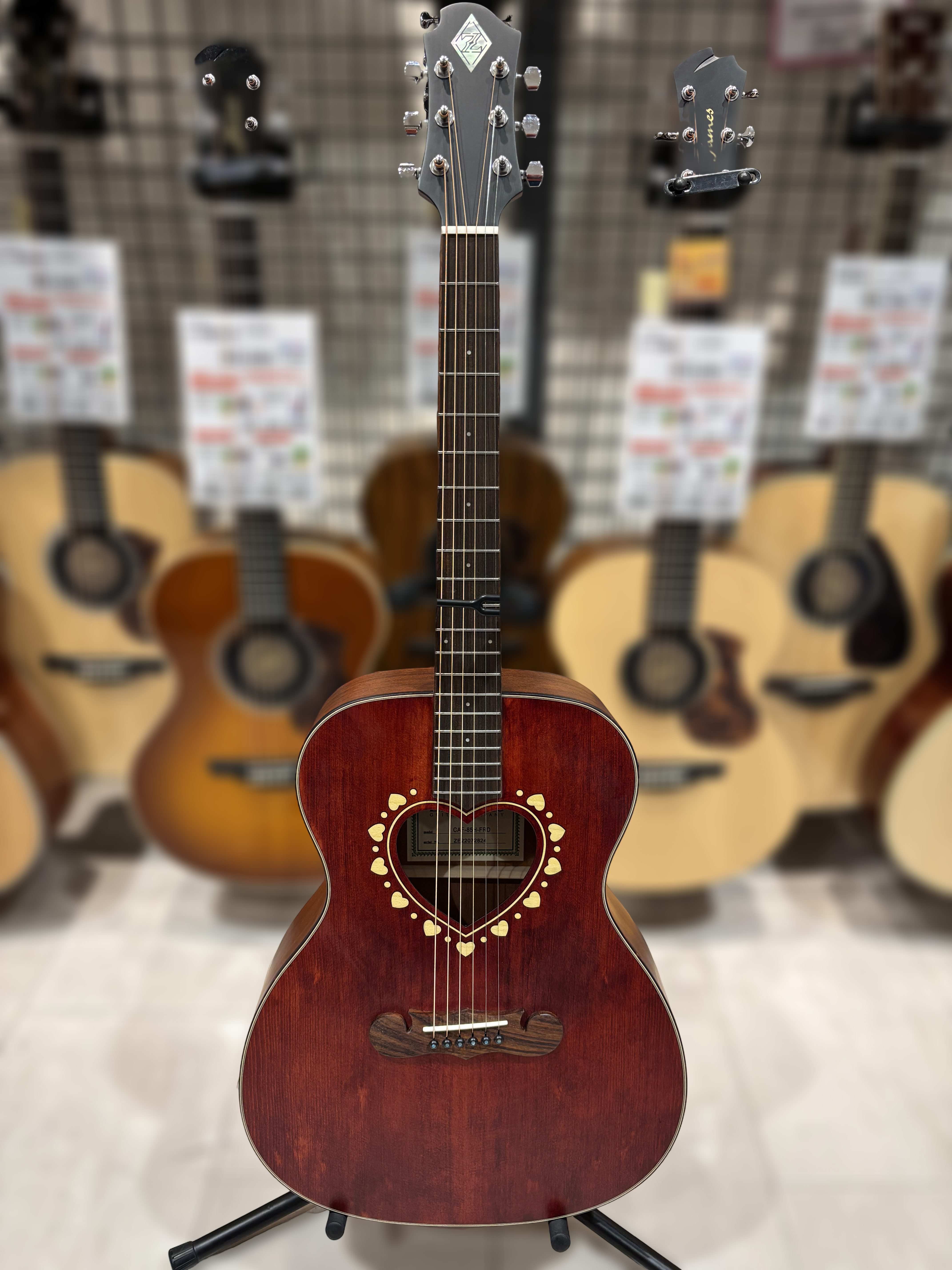 唯一無二のルックス。Zemaitis CAF-85H FRD レビュー｜島村楽器 イオン