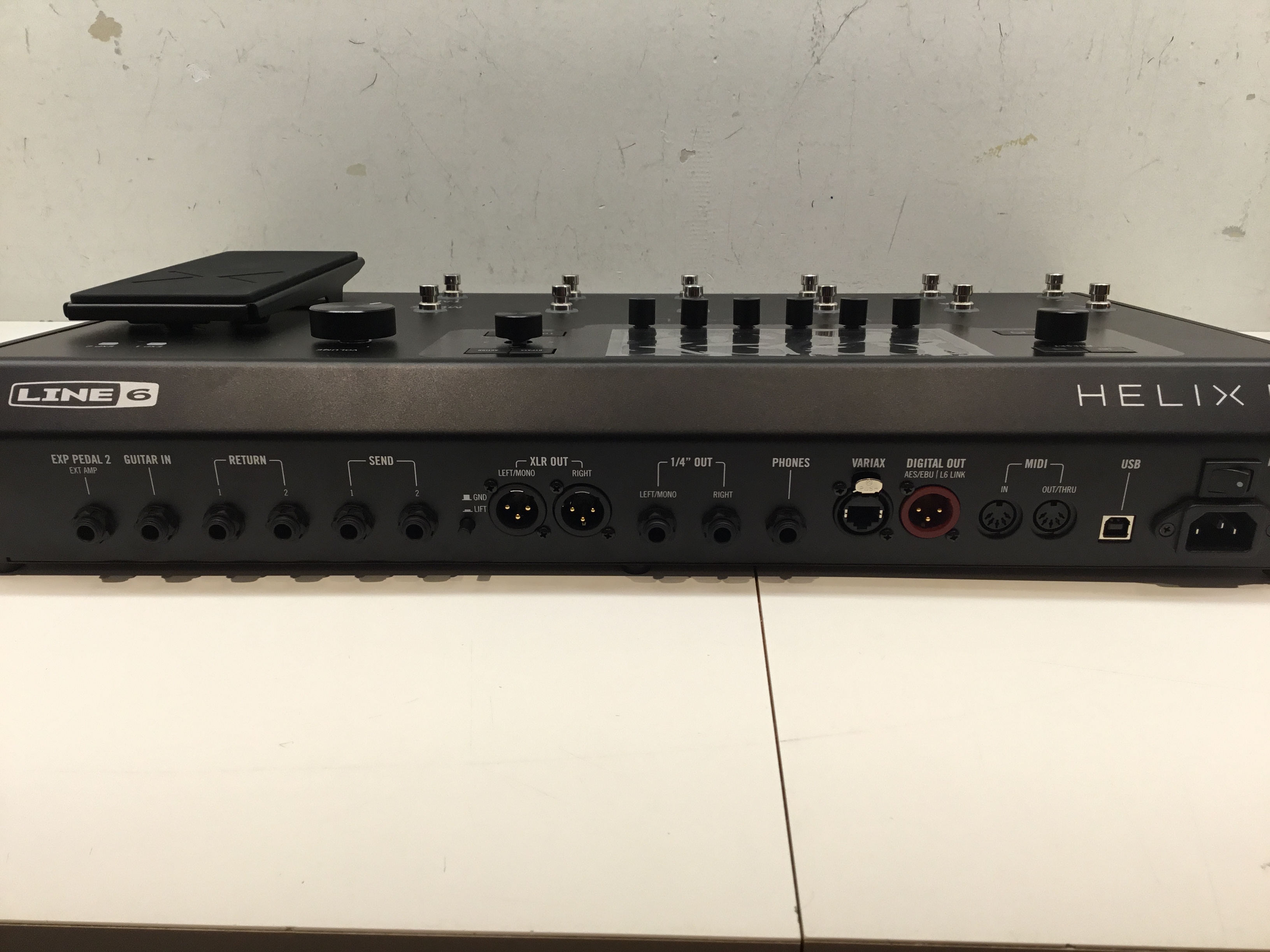 入荷情報】機能を簡略化。しかしパワーはそのまま！LINE6 HELIX LTが