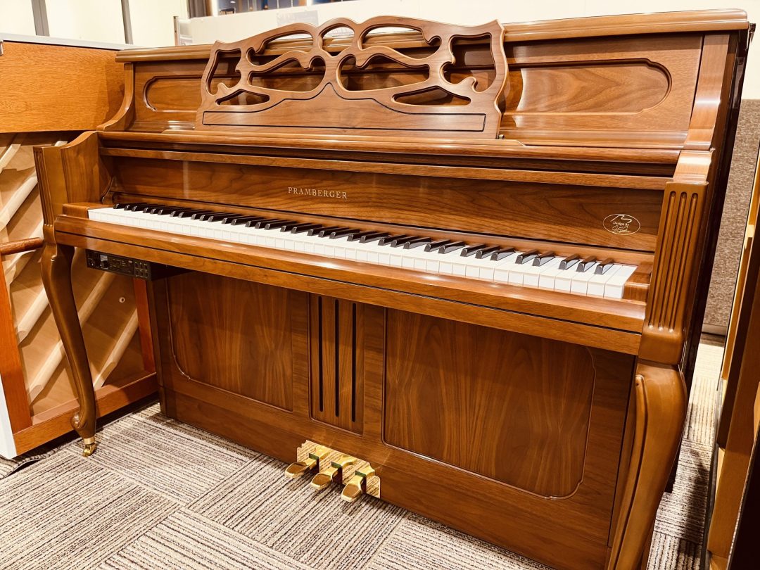 Yamaha アップライトピアノ 装飾付き Yamaha アップライトピアノ 装飾