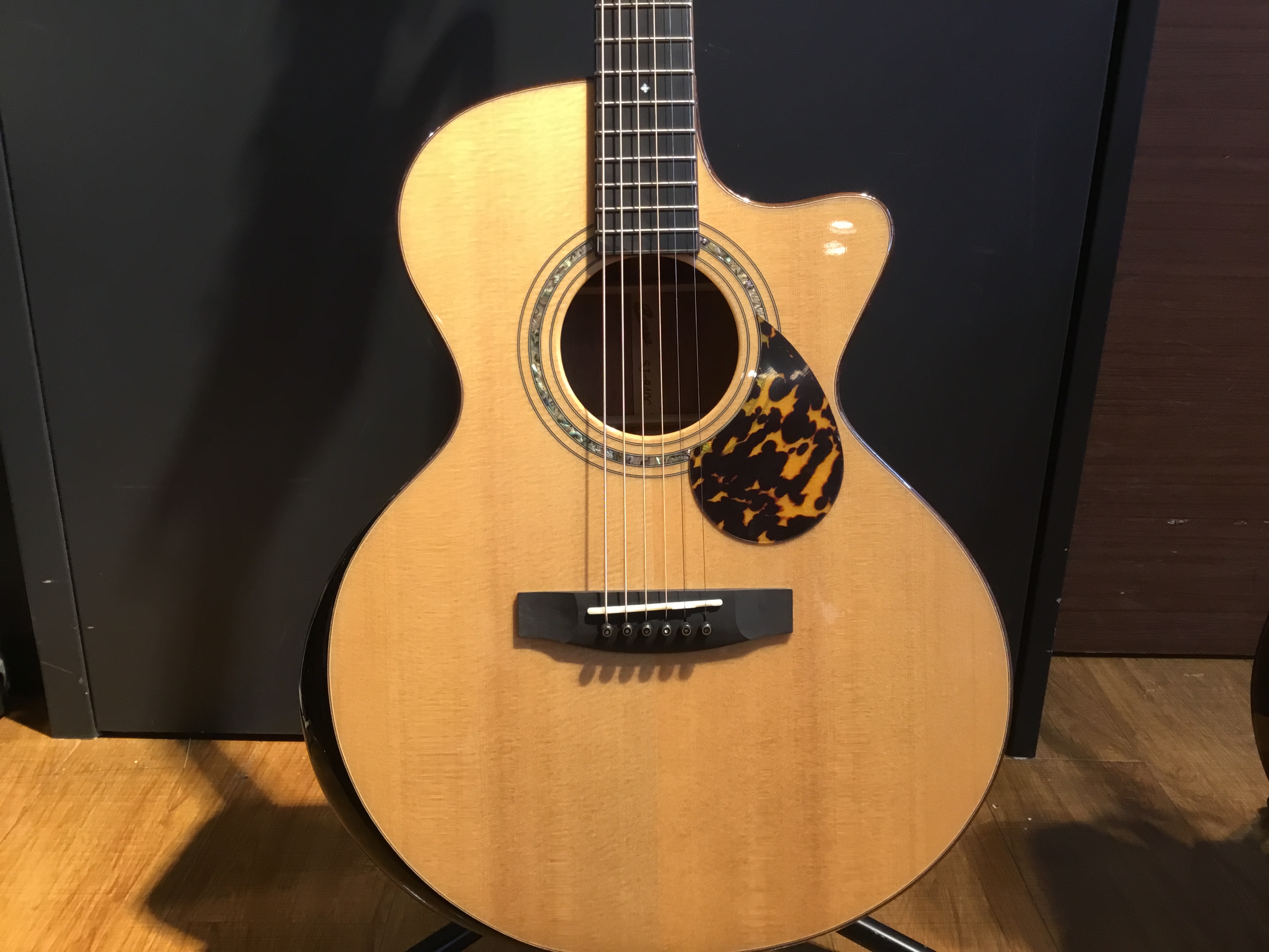 Rosso』高級感溢れるギターが入荷しました！｜島村楽器 イオンモール岡崎店