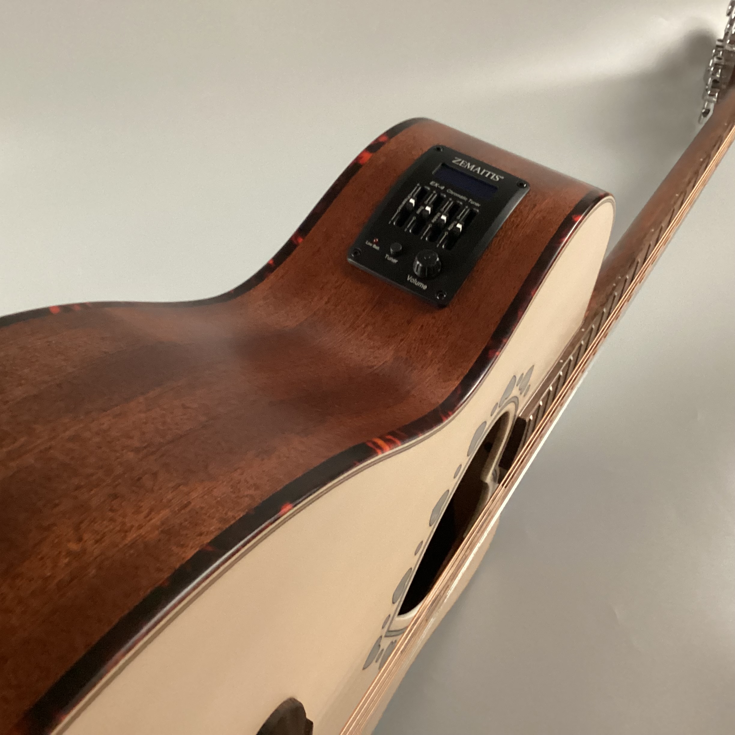 ハートのギター】chayプロデュース「CAF-85HCW-C」入荷しました