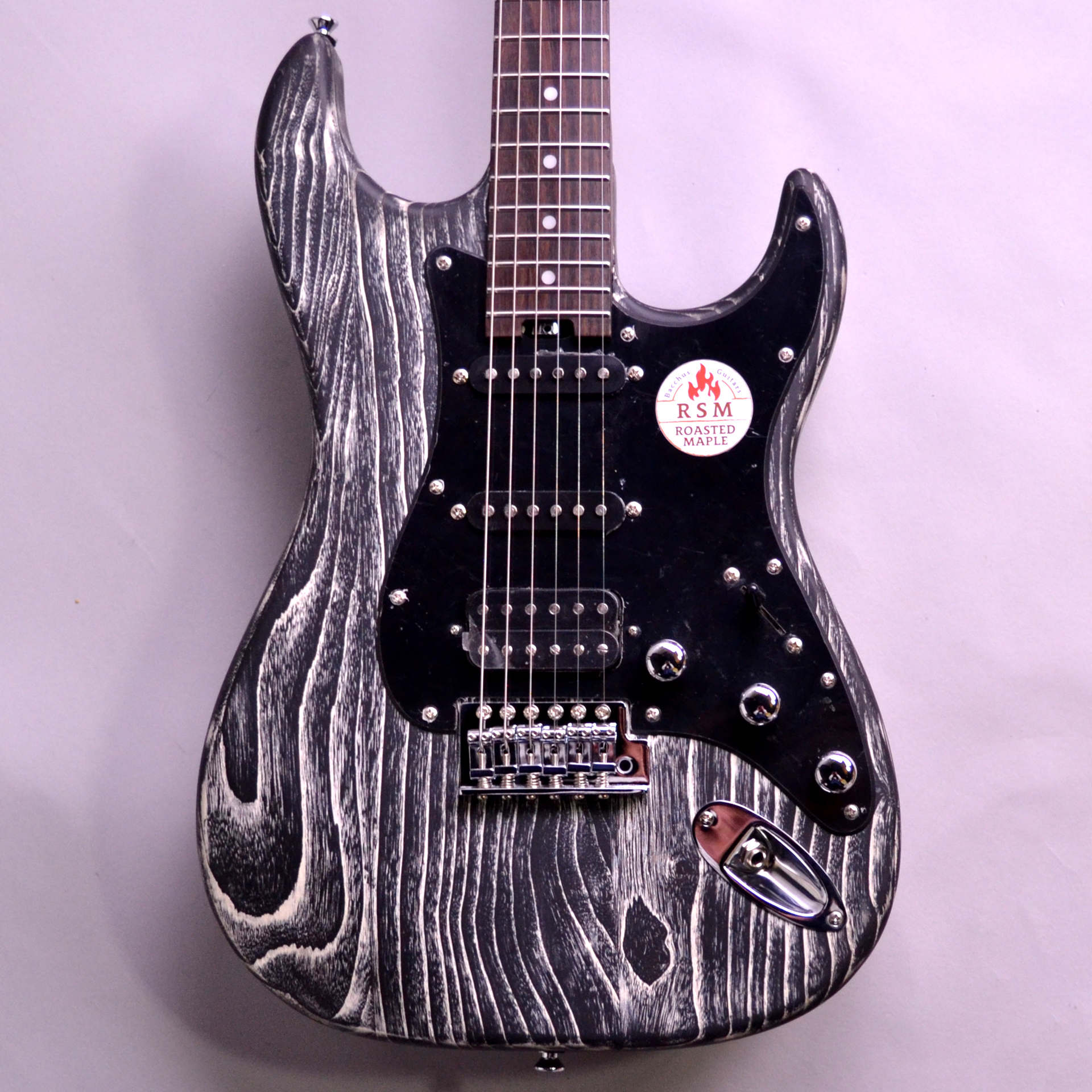 入荷情報】Bacchusローステッドメイプルを使用した個性的なギター2本