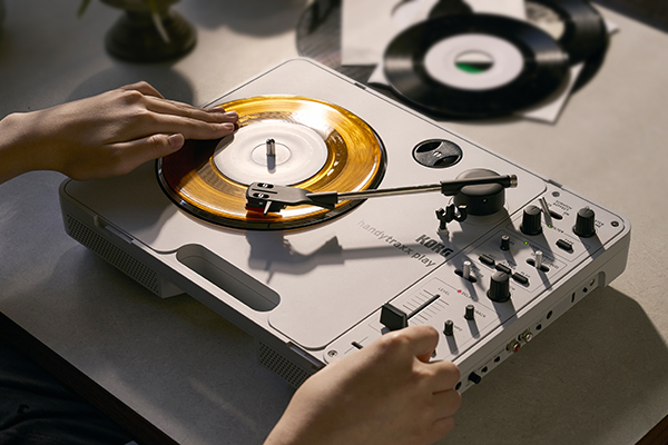 ポータブルレコードプレーヤー】Vestaxの名機が令和に蘇る