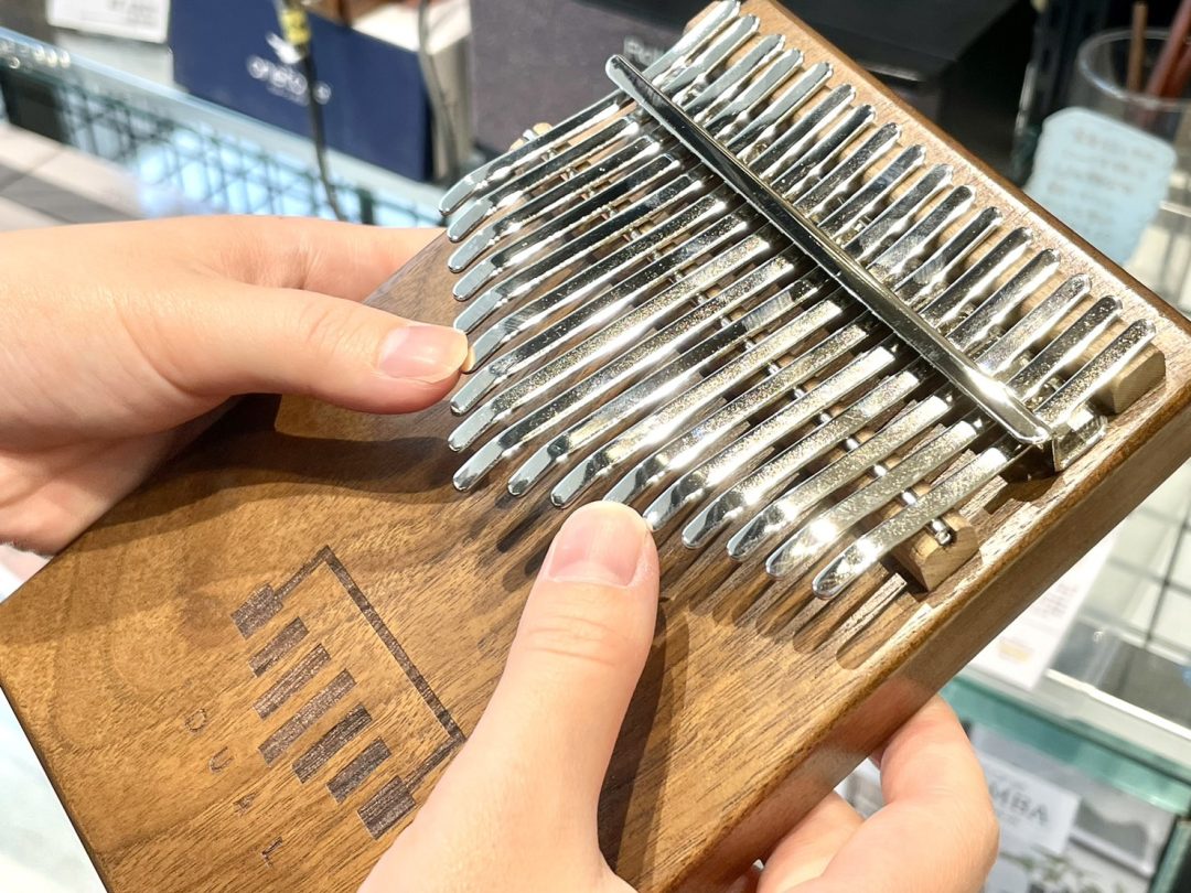 カリンバ】「April Yang Dual Kalimba D1」入荷しました！｜島村楽器