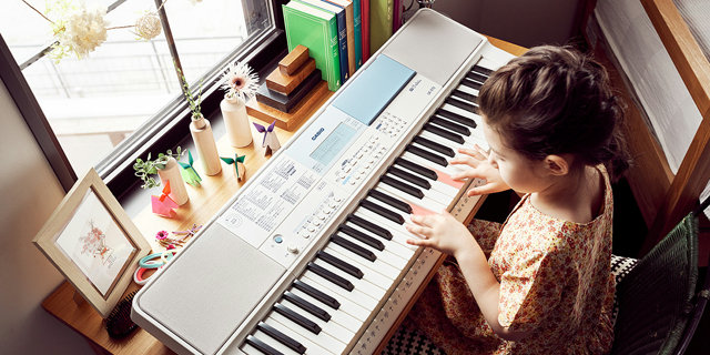 8/27発売・新商品》【CASIO LK-515】ファミリーで楽しめるカシオの光る