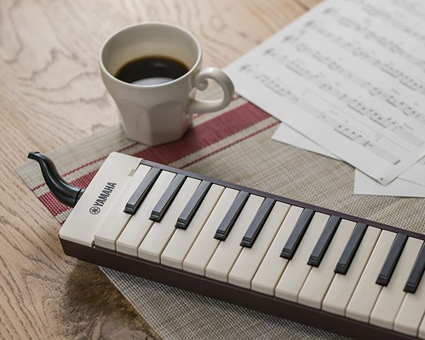 教育楽器】YAMAHA “大人のピアニカ” 新色RED『P-37ERD』ご予約受付中