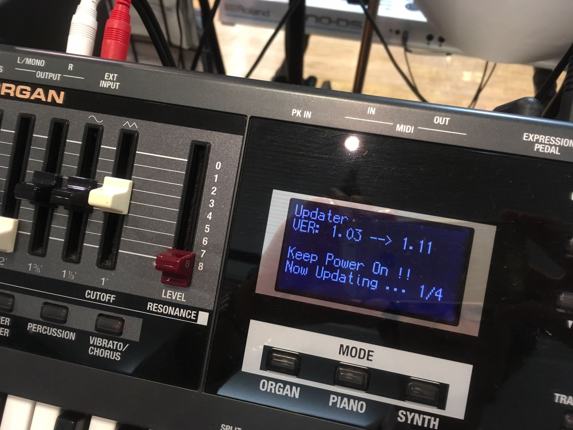 ラスト1台！Roland VR-09 Ver.1.11が生産完了につき展示品が処分大特価