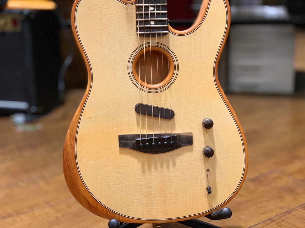 Fender AMERICAN ACOUSTASONIC TELECASTER® ここがすごい！【スペック