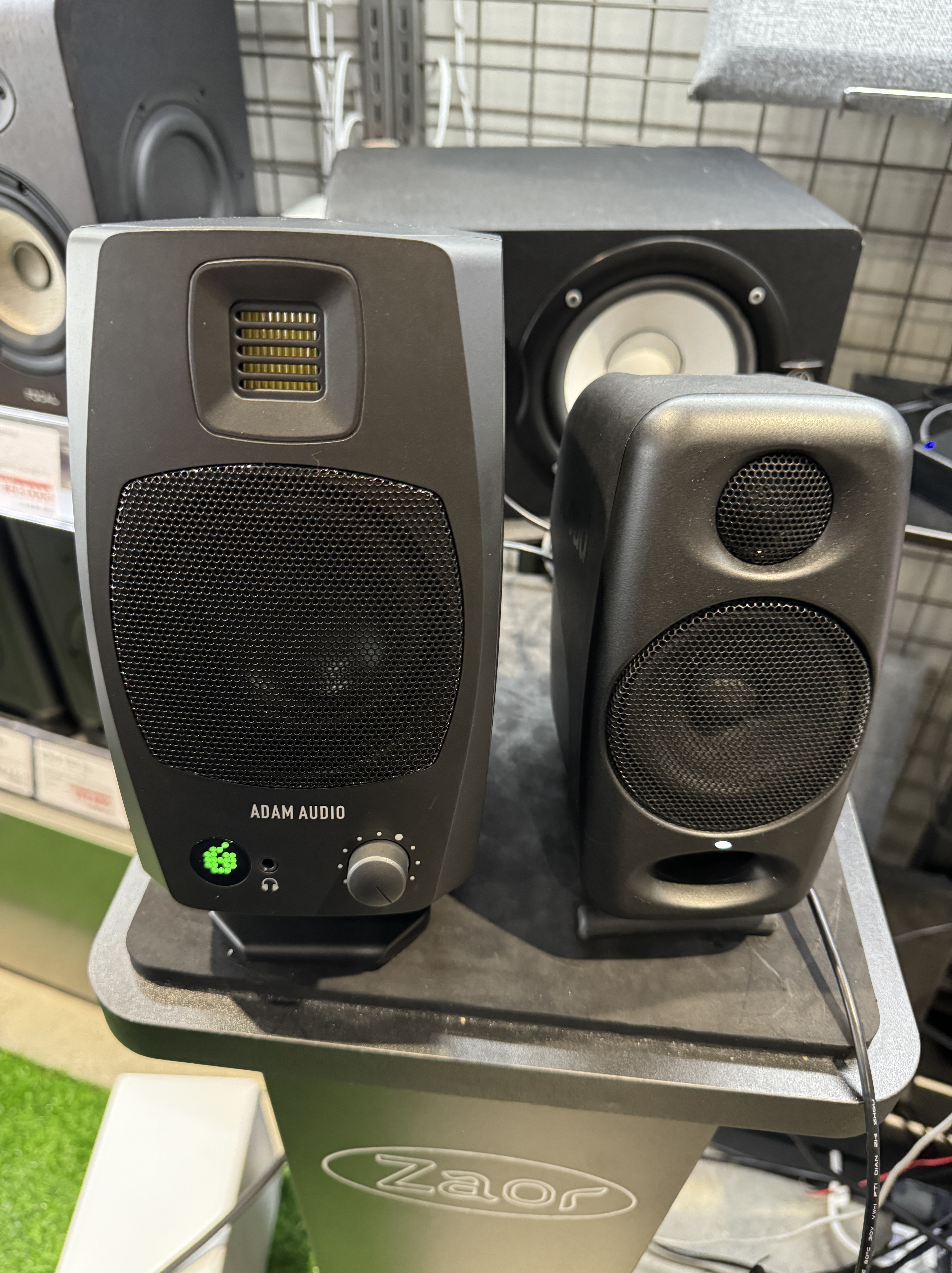 実機レビュー】ADAM Audio D3V 登場！同社のサウンドを実現する最小の