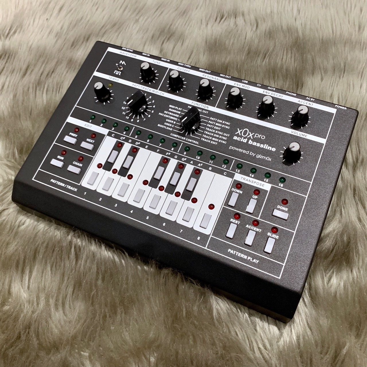 シンセ】TB-303クローンの最高峰gizm0x / x0xb0x入荷｜島村楽器 仙台