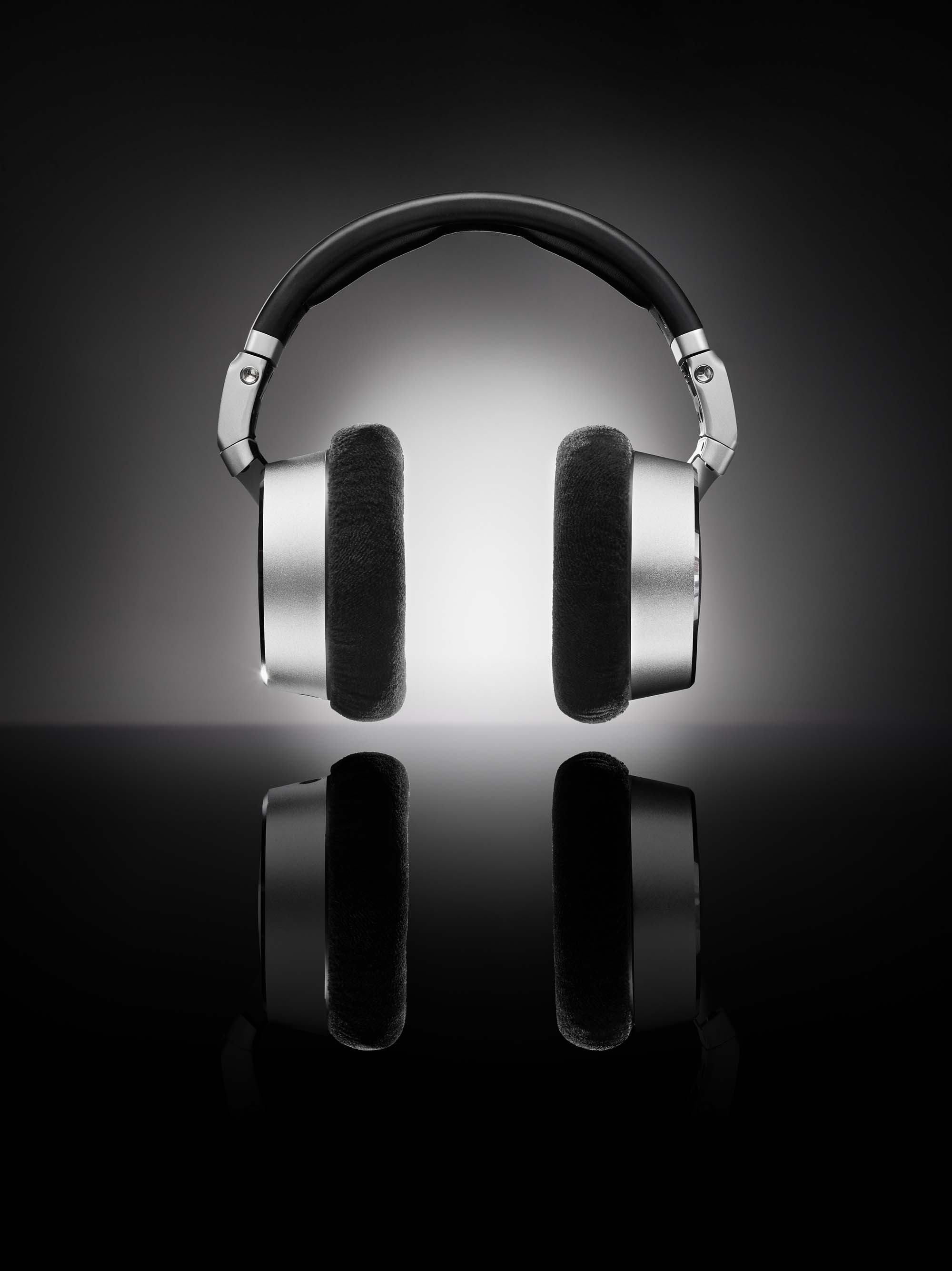 Neumann(ノイマン）より開放型スタジオリファレンスヘッドホン NEUMANN