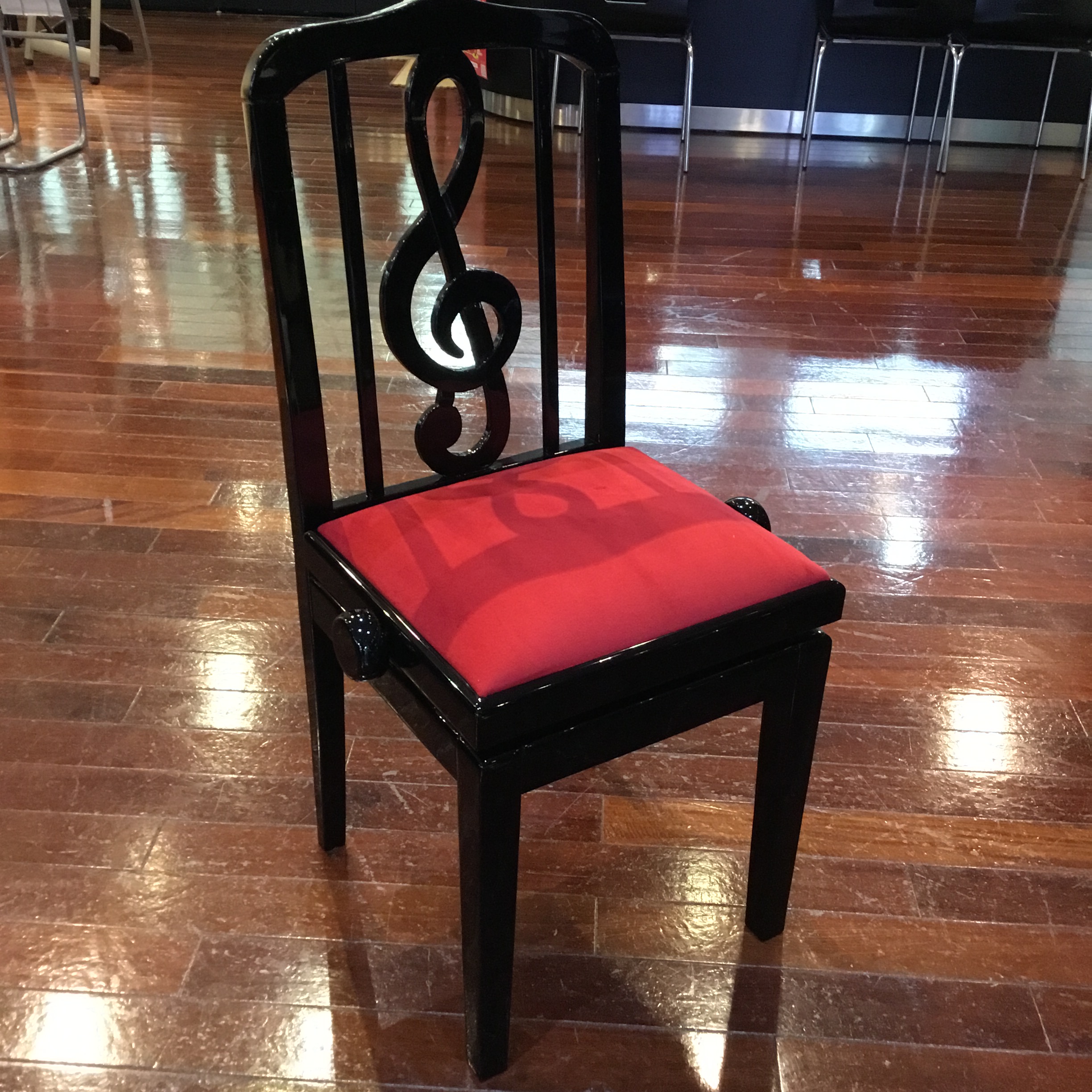 関西/奈良】ピアノ椅子が種類豊富！店頭にてお試しいただけます