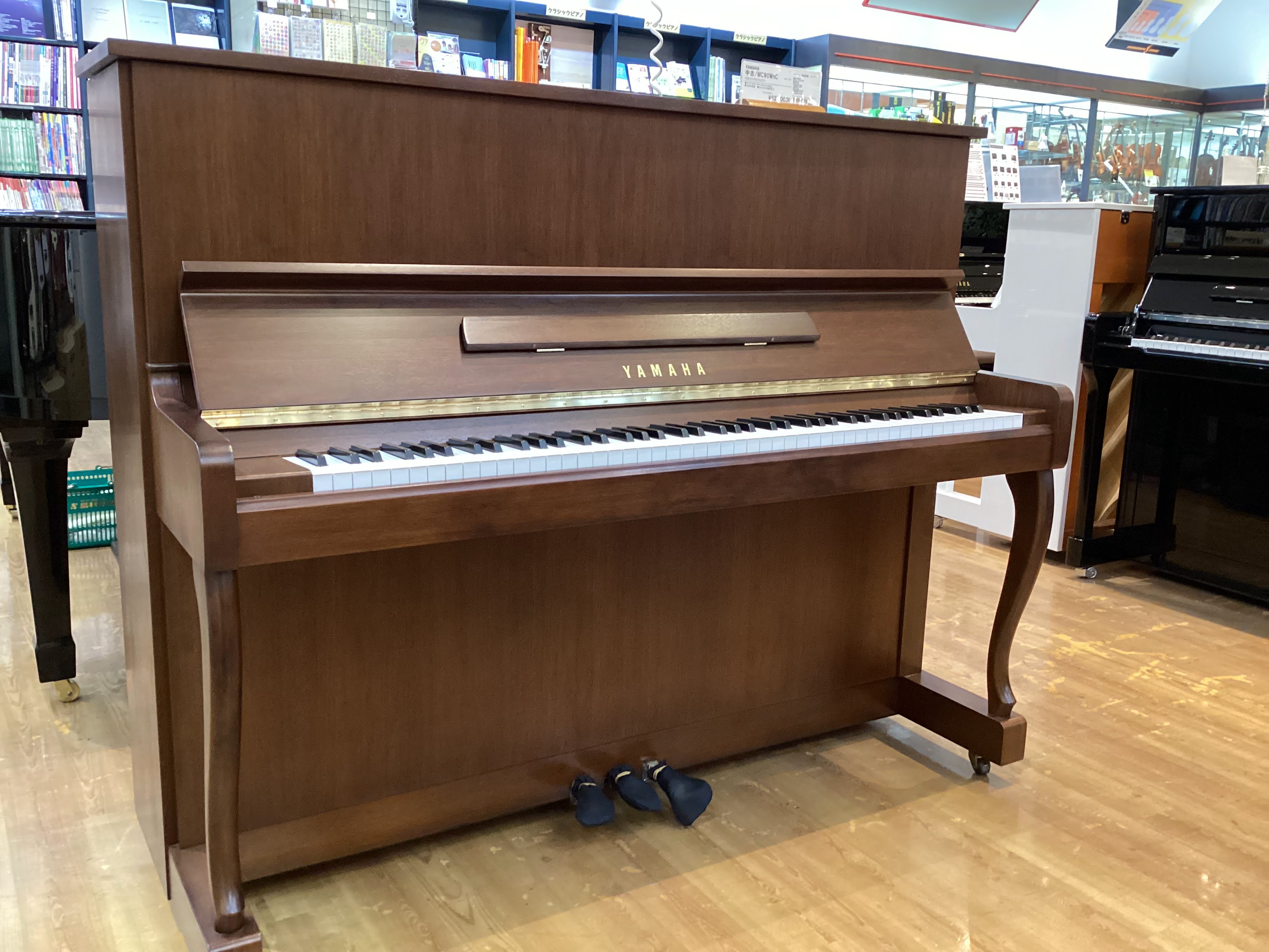 ご成約済～【木目の中古ピアノ】YAMAHA/ヤマハ：MC90WnC（1995年製造