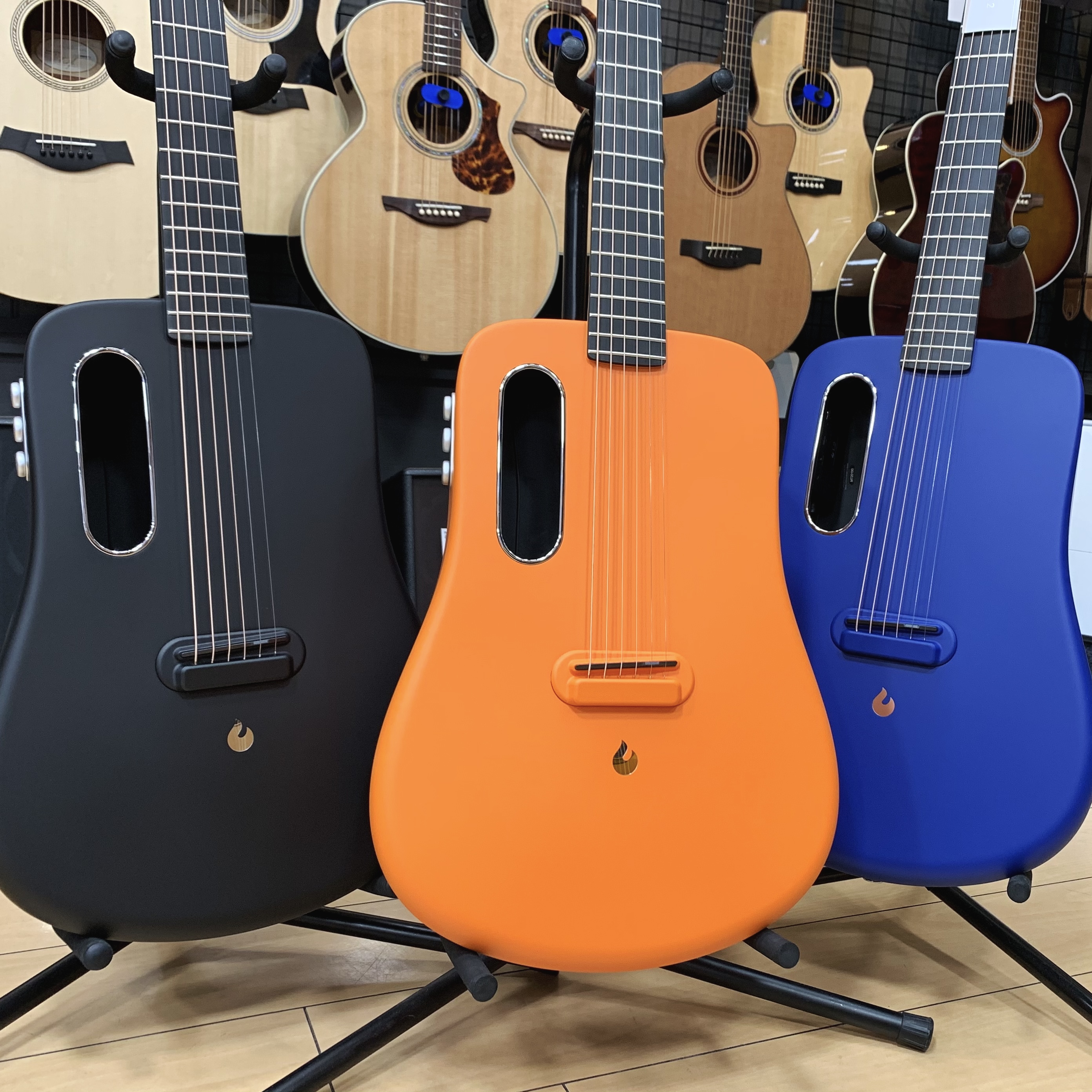 カラフルでかわいいミニアコースティックギター、LAVA Music LAVA ME 2