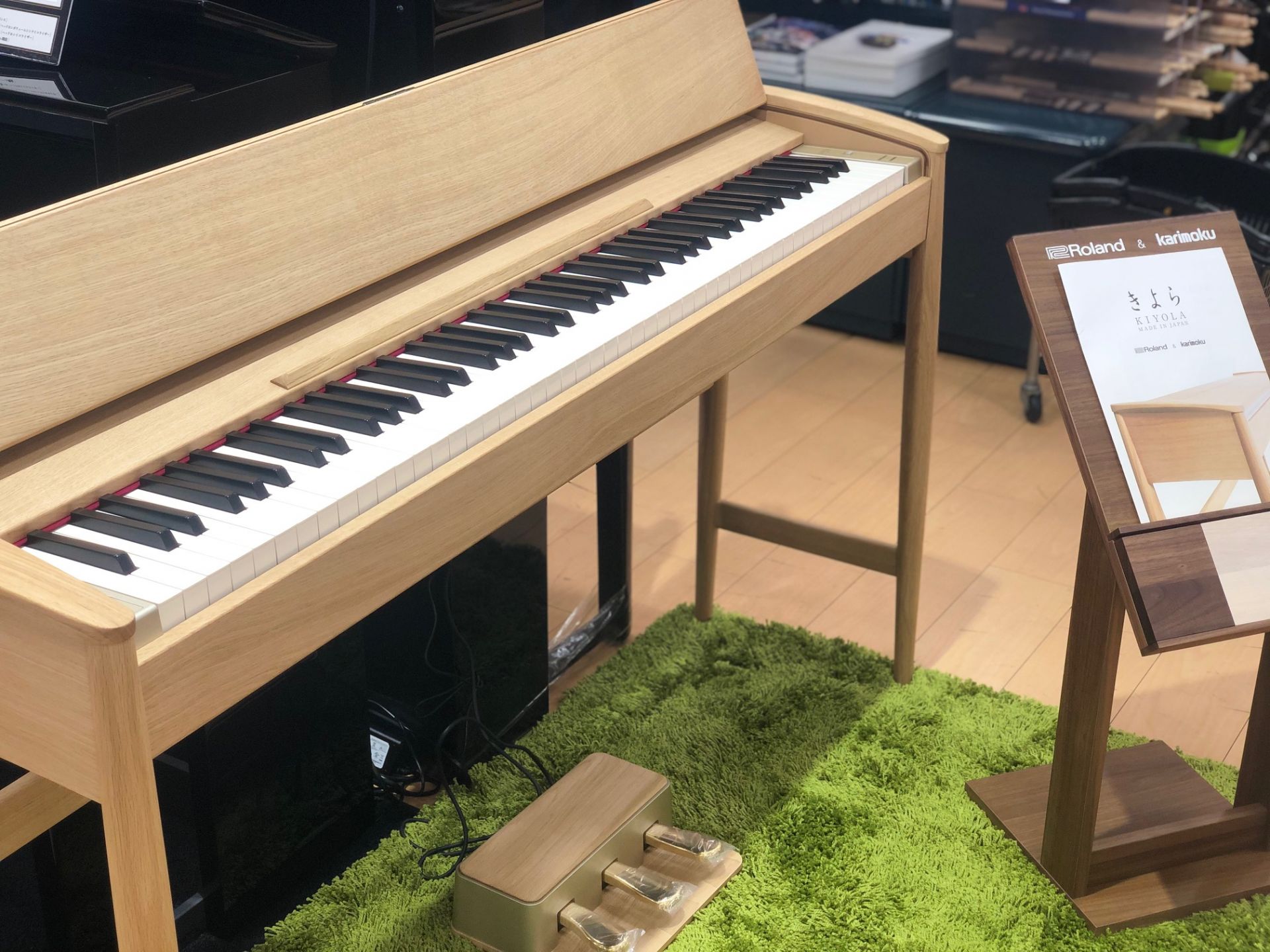 電子ピアノ】Roland×カリモク『きよら KF-10』展示しています。｜島村