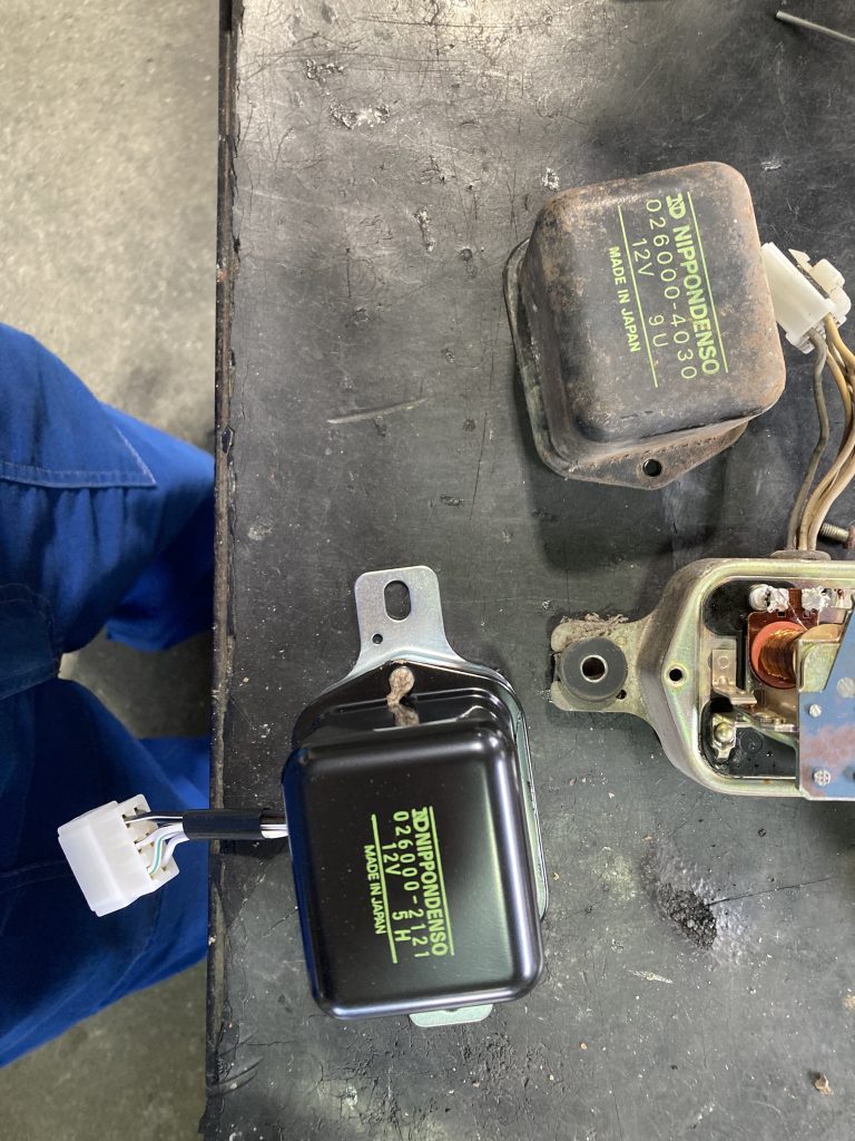 トヨタ ボルテージレギュレーター 27700-54070