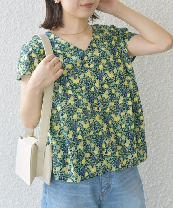 SHIPS Colors:〈洗濯機可能〉ボタニカル プリント Vネック ブラウス