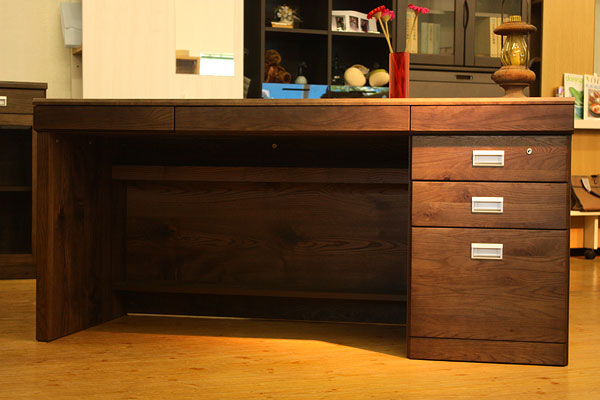 無垢材オーダーメイド書斎机・役員デスクや書斎部屋に。【書斎家具通販】