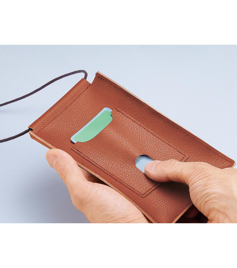 スフィア・リサイクルレザースマホネックポーチ(カードポケット付き