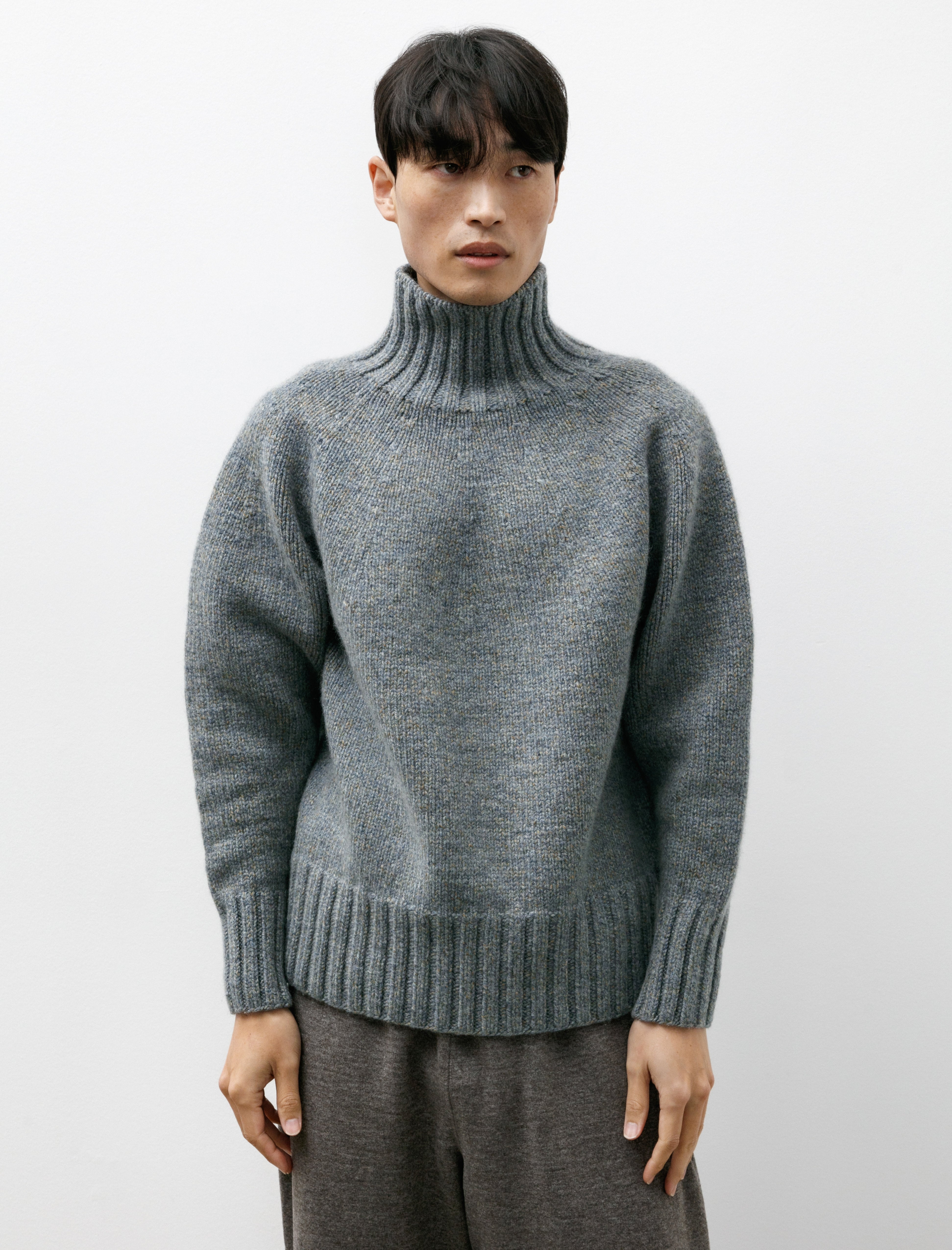 Slopeslow Yoke Top Turtleneck Sweater Fade Blue – Neighbour