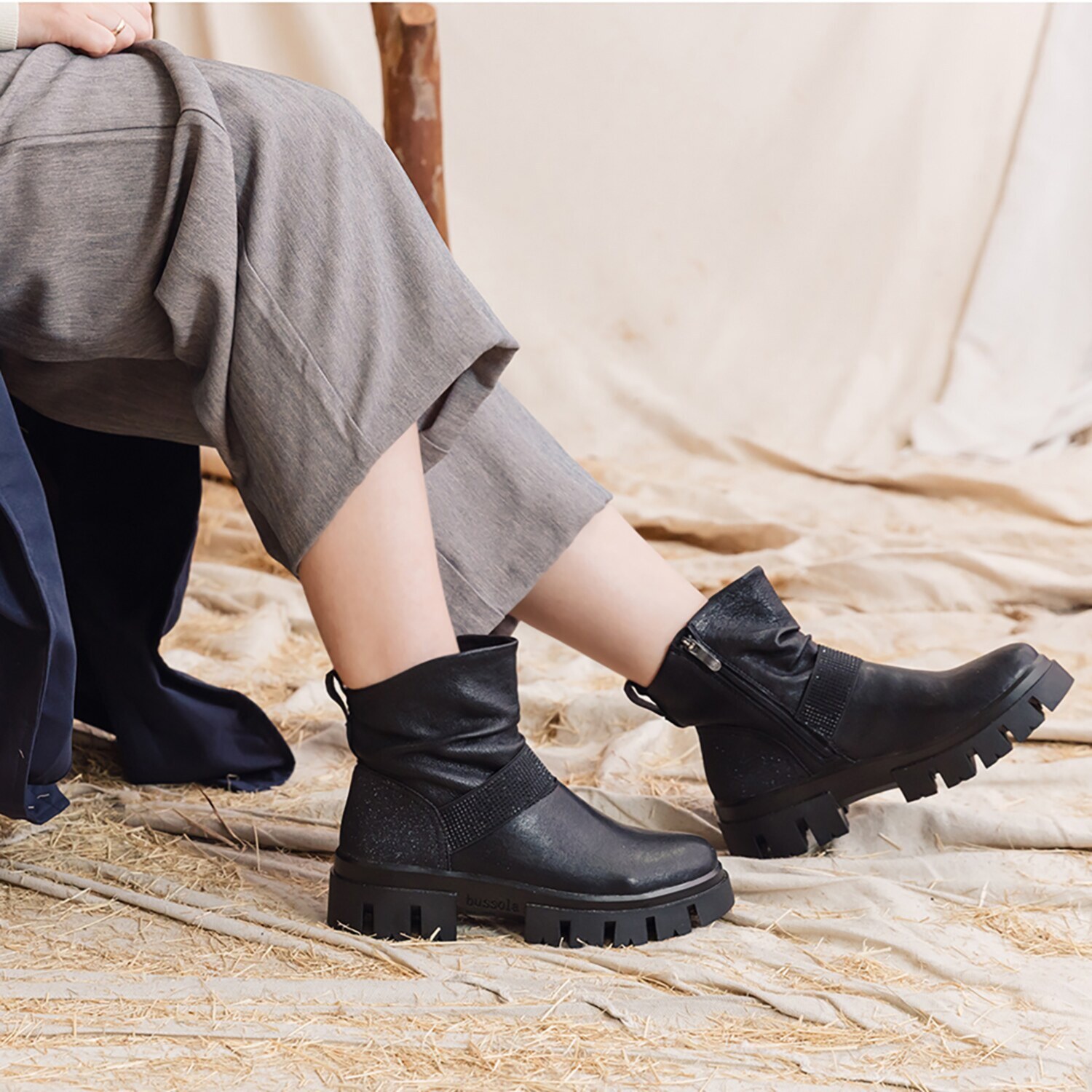 ブソラ はっ水山羊革 ラインストーンベルト ギャザーブーツ- ショップ