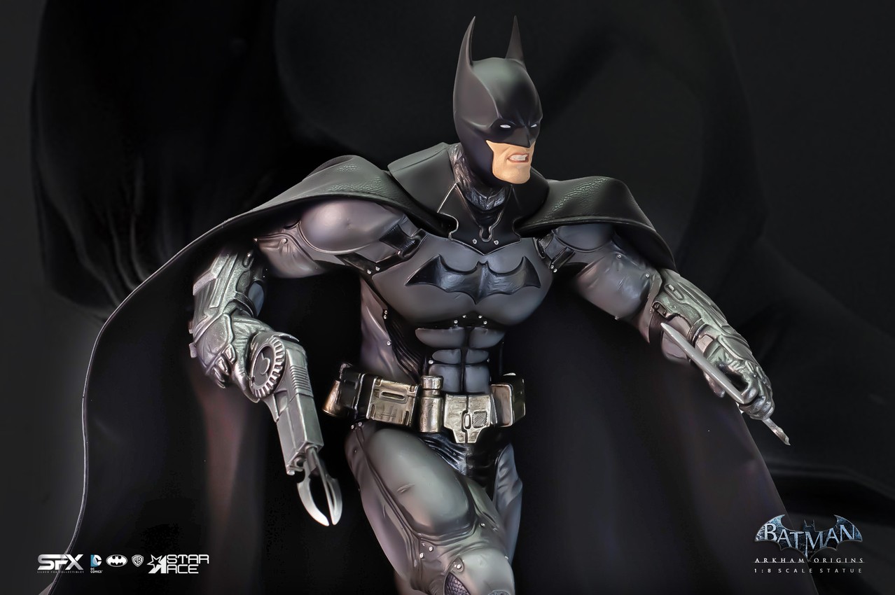 Batman Arkham Origins 2.0 Deluxe Statue and SFX Collectibles