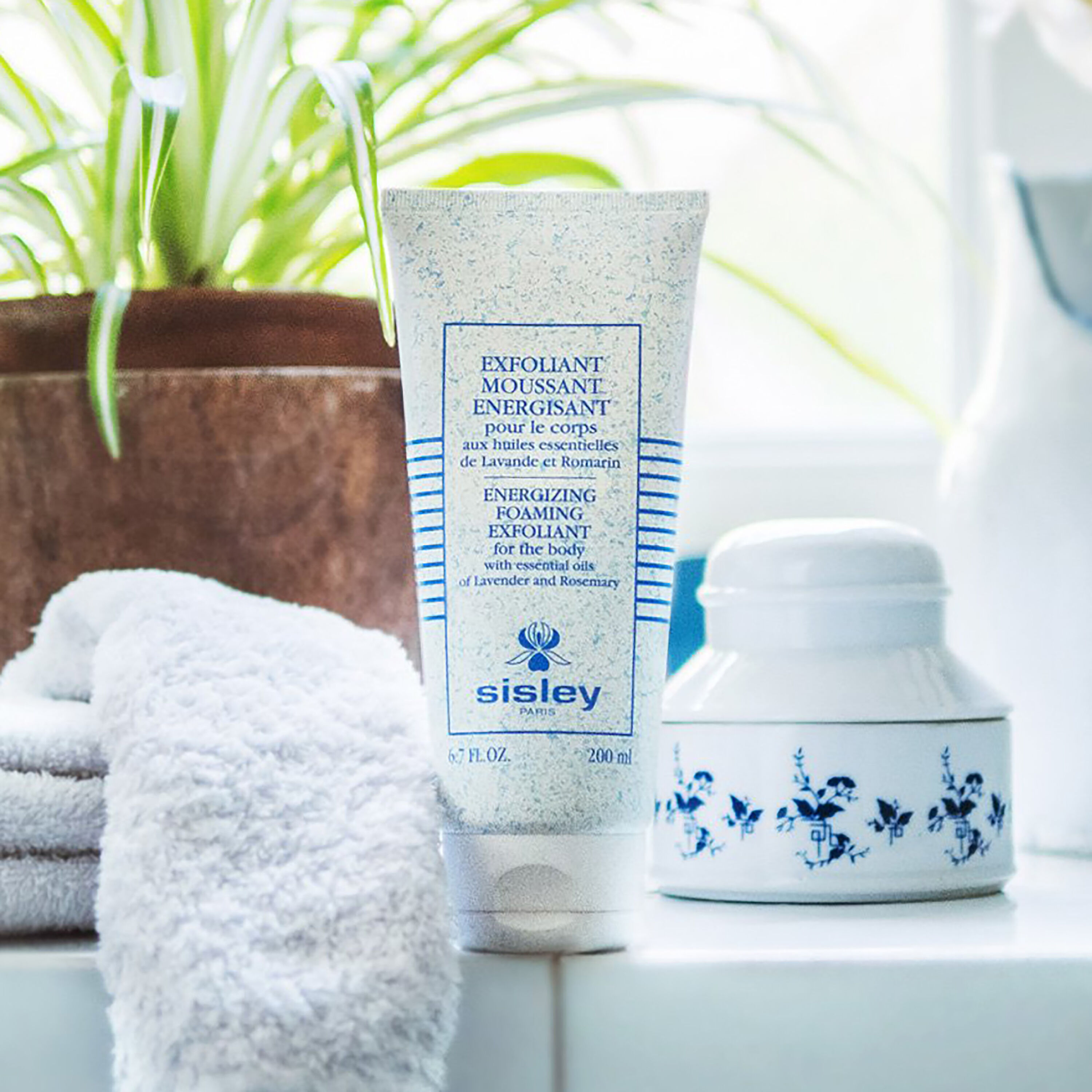 Energizing Foaming Exfoliant for the Body - Sisley Paris