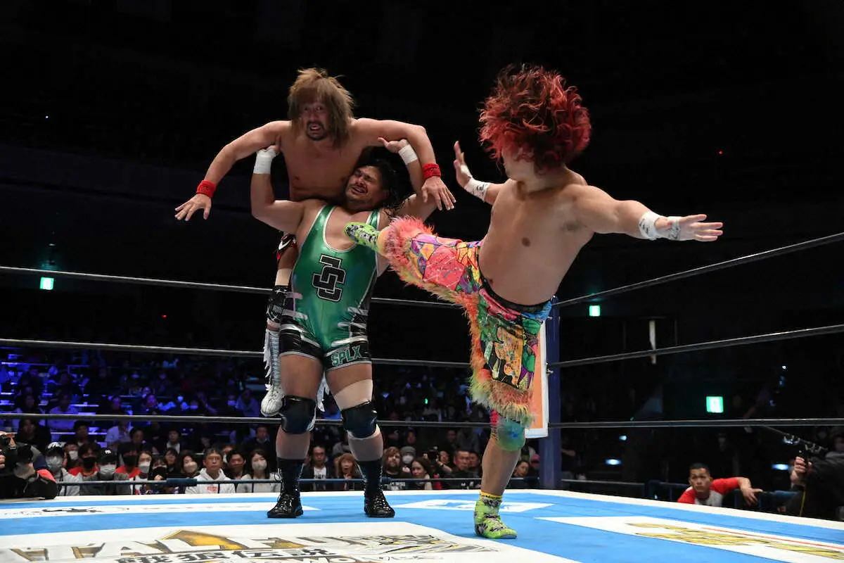 高橋ヒロム・内藤哲也組が初防衛に失敗 内藤「今日は俺のせいだ