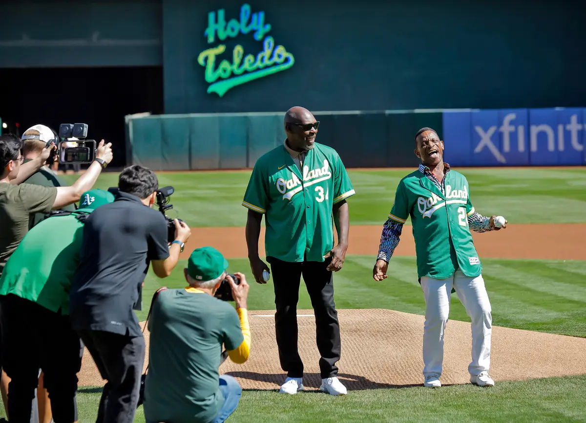 昨年9月、アスレチックスの試合で始球式を務めるリッキー