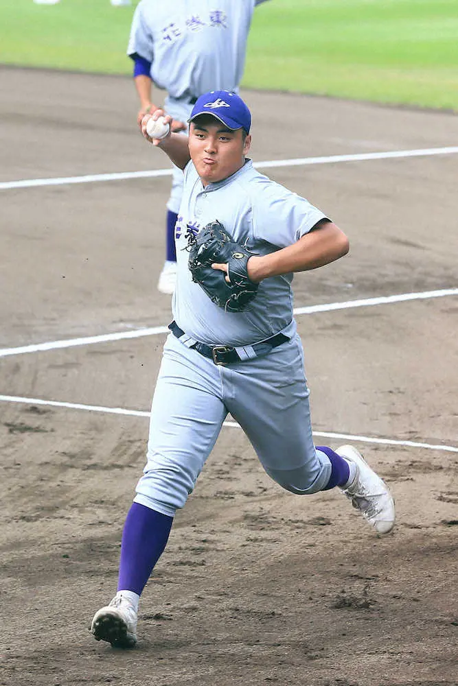 花巻東 佐々木洋監督の長男・麟太郎が適時打で夏1勝 体重118キロの大器