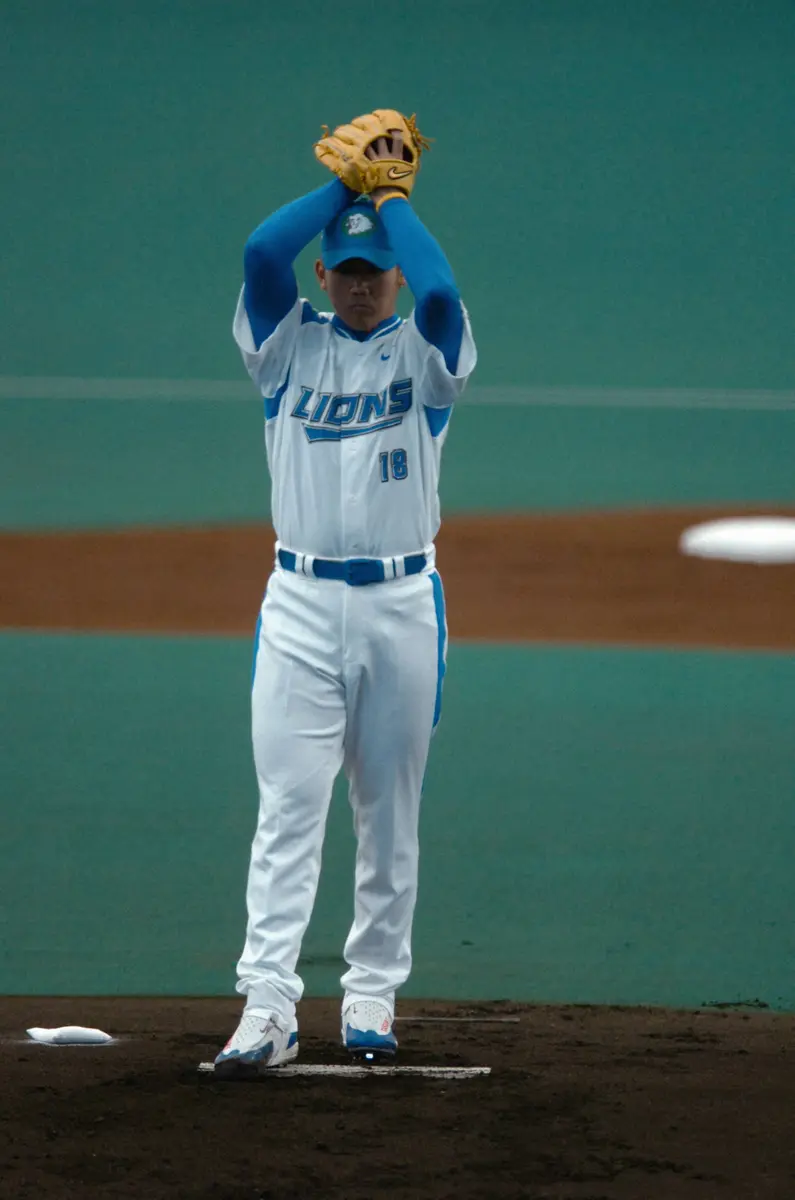 ワインドアップから投球する西武時代の松坂（2005年撮影） - スポニチ