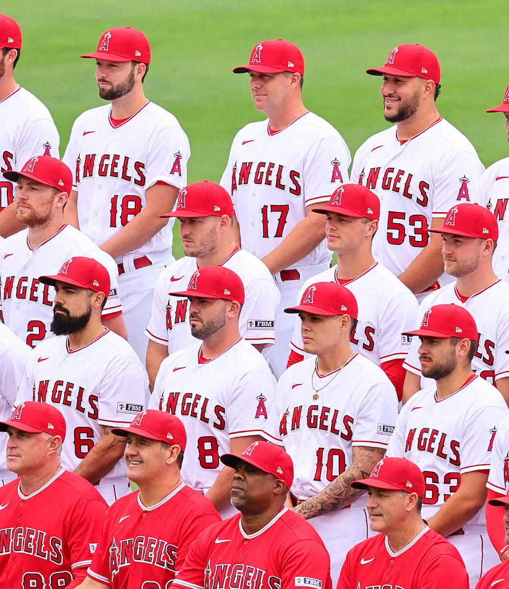 23年チームフォト撮影「謎の大谷翔平」登場に騒然、一体誰…？ ネビン