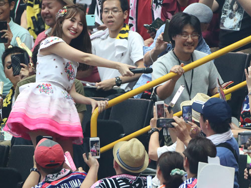 AKB第一党感謝祭 初設置の「推しメン席」にがメンバー接近