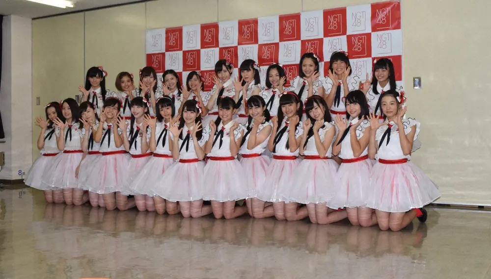 NGT48第1期生お披露目イベントでのメンバーら（2015年撮影