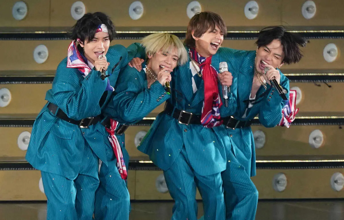 肩を組んで熱唱するSexy Zone（撮影・沢田 明徳） - スポニチ Sponichi