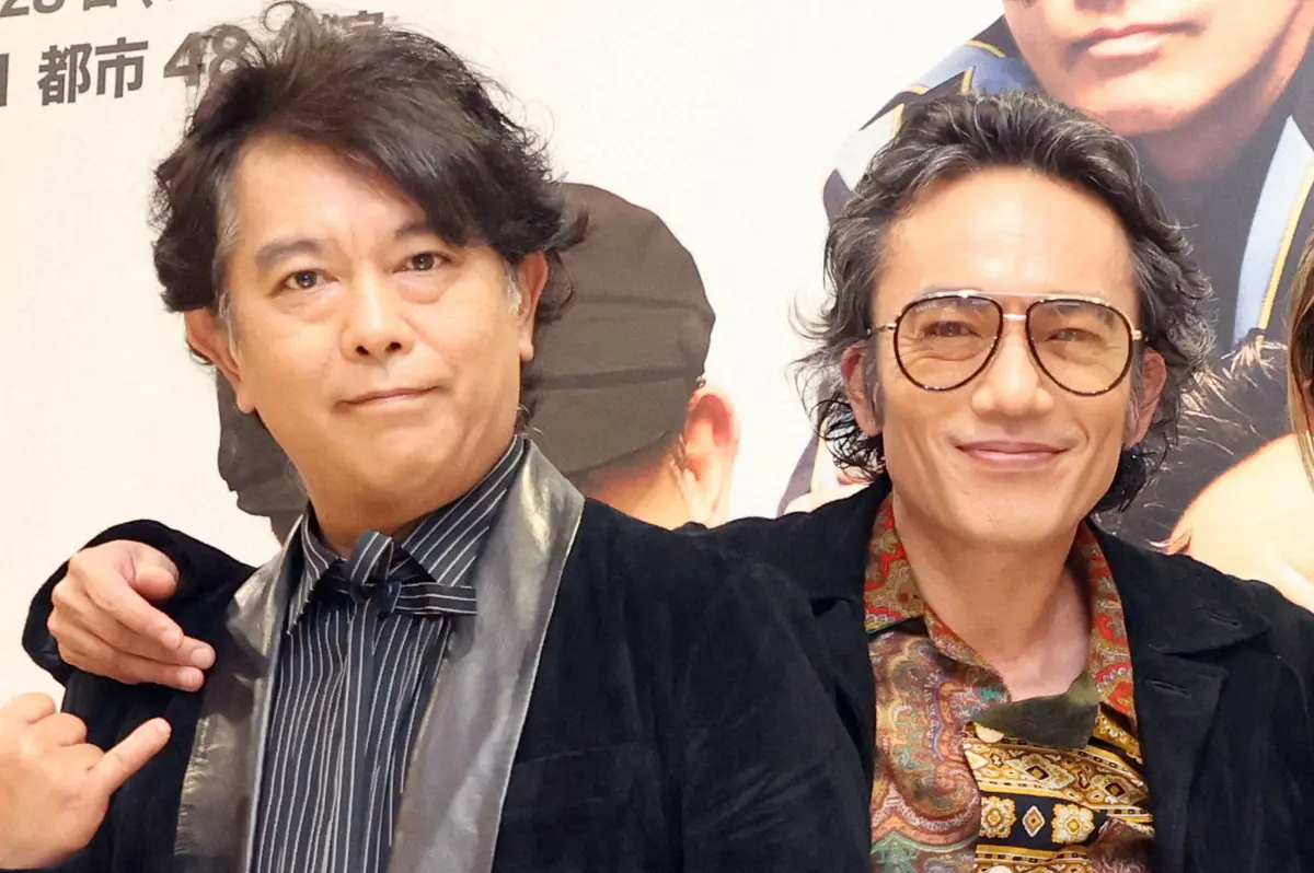 ファイナルツアーに向け会見する男闘呼組の（左から）前田耕陽、高橋和