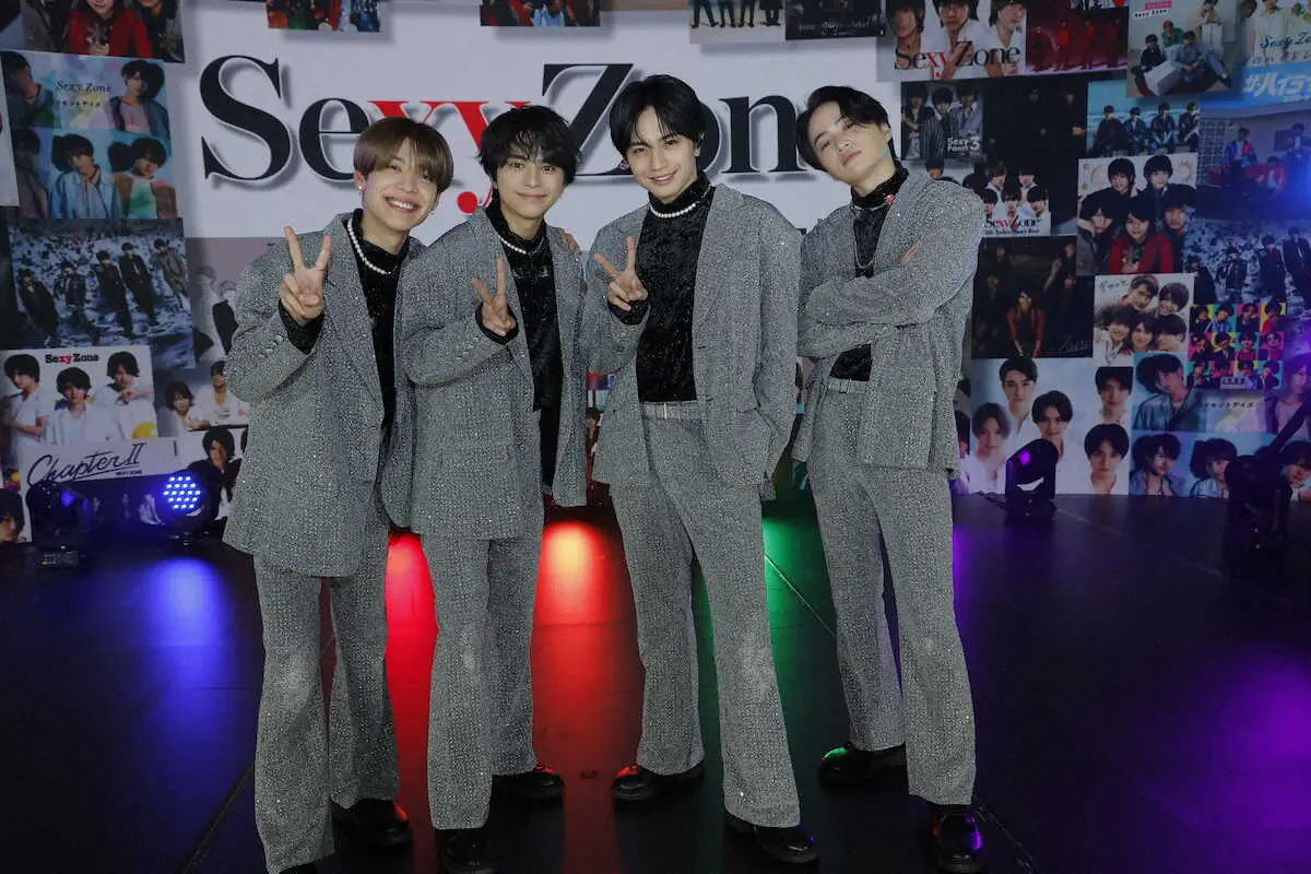 ラスト生配信ライブを行ったSexy Zoneの（左から）松島聡、佐藤勝利