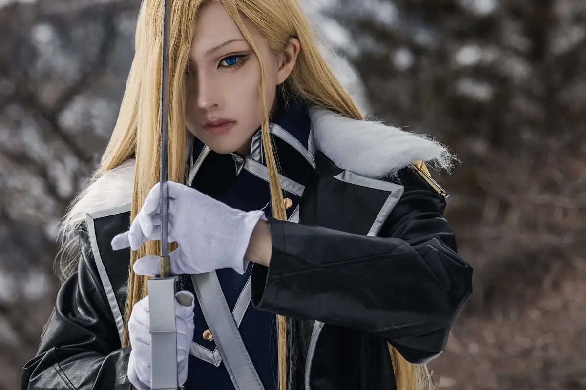 待つな『鋼の錬金術師』オリヴィエ・ミラ・アームストロングのコスプレ