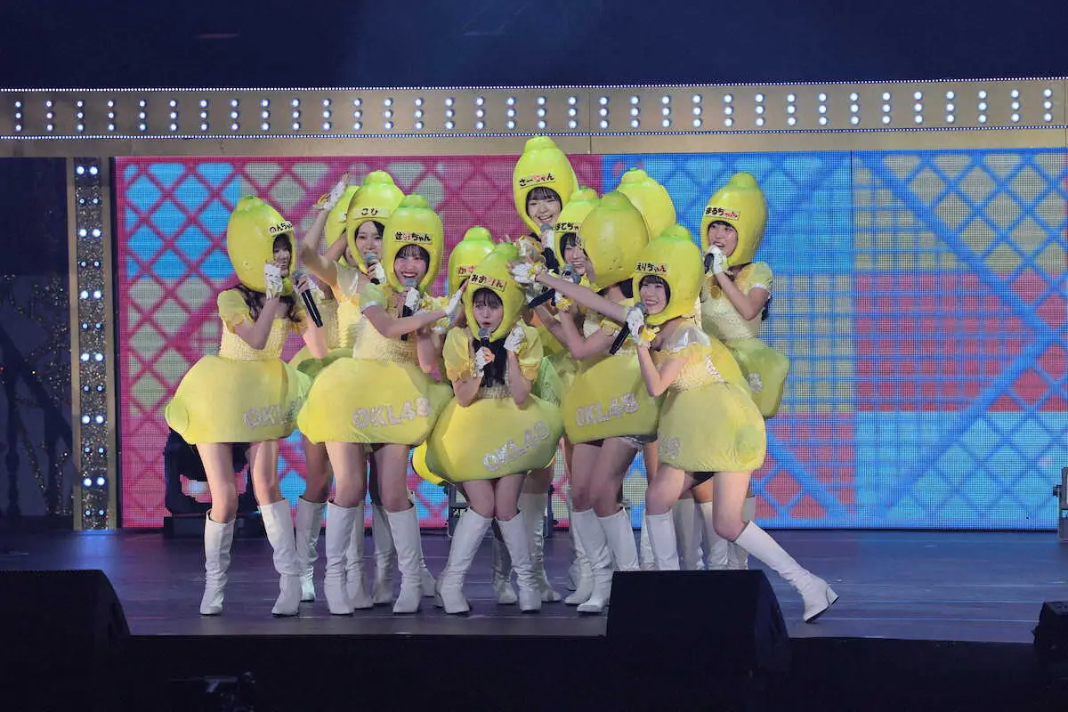 AKB48・20周年武道館ライブ＞熱唱するAKB48（撮影・尾崎 有希