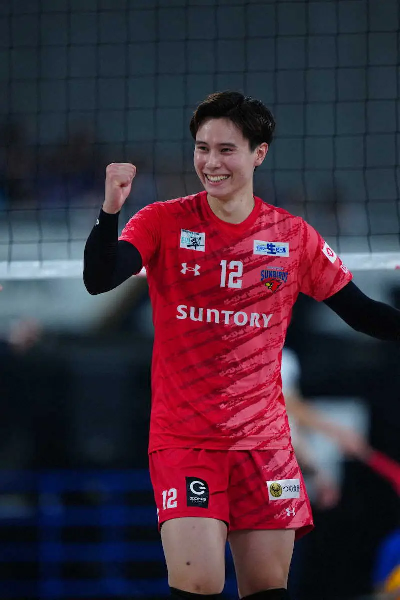 サントリー・大阪B＞第3セット、笑顔を見せる高橋藍（撮影・小海途 良