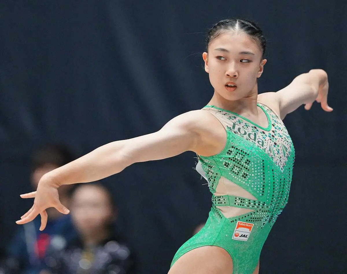 第79回全日本体操種目別選手権・決勝＞床の演技に臨む岸里奈（撮影