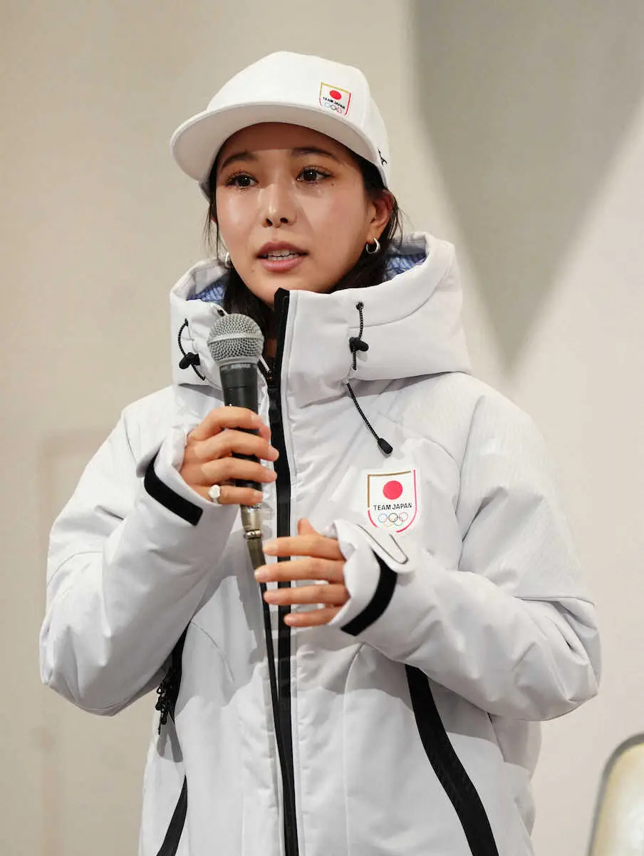 女子スキージャンプ五輪代表会見＞ミラノ・コルティナ五輪行きボードを