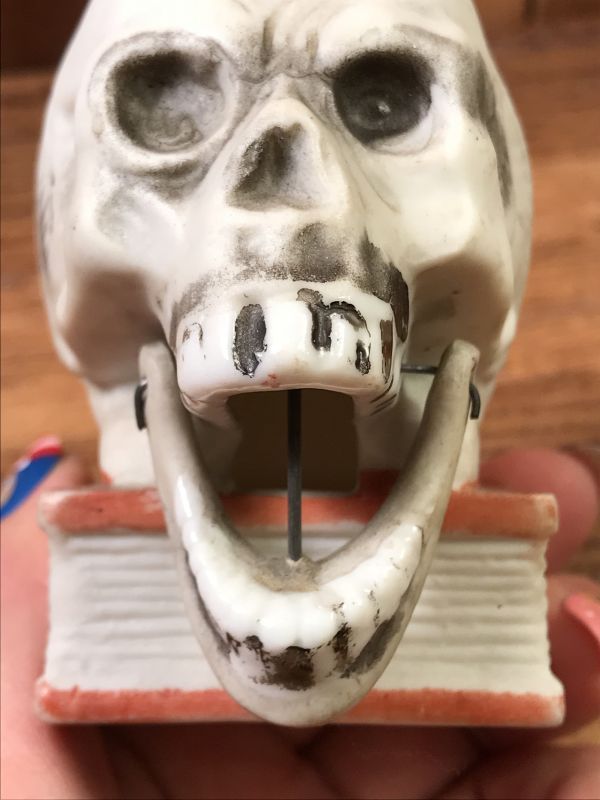 Skull On Book Ceramic Nodder Match Holder スカルオンブック