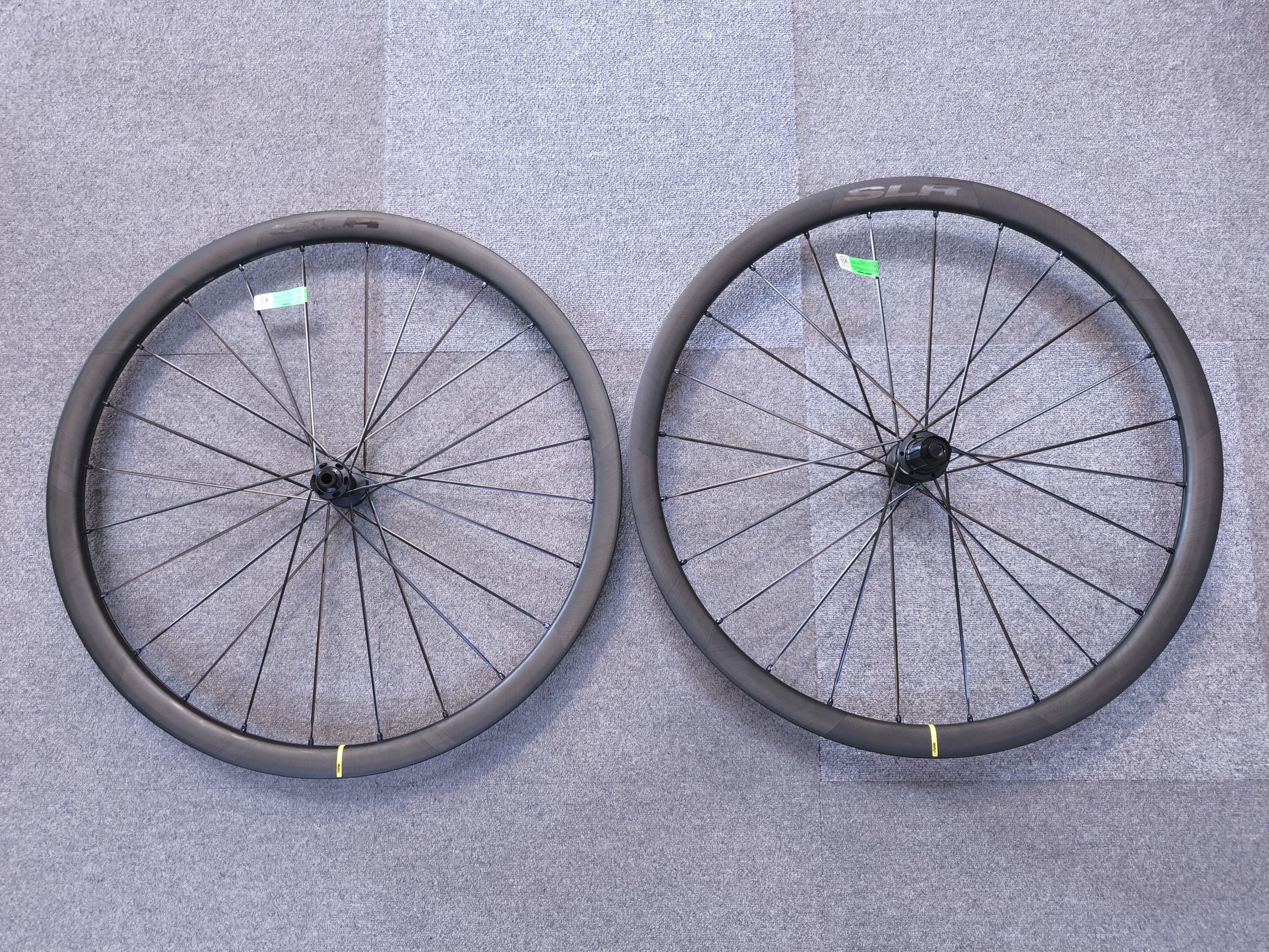 異次元の軽快さと快適性を味わえる、MAVIC COSMIC SLR 32 DISC