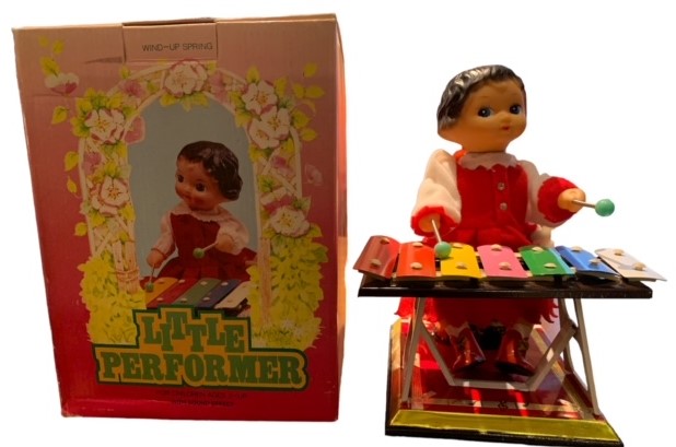 LITTLE PERFORMER ゼンマイ式鉄琴ブリキ 昭和おもちゃ 女の子 お人形