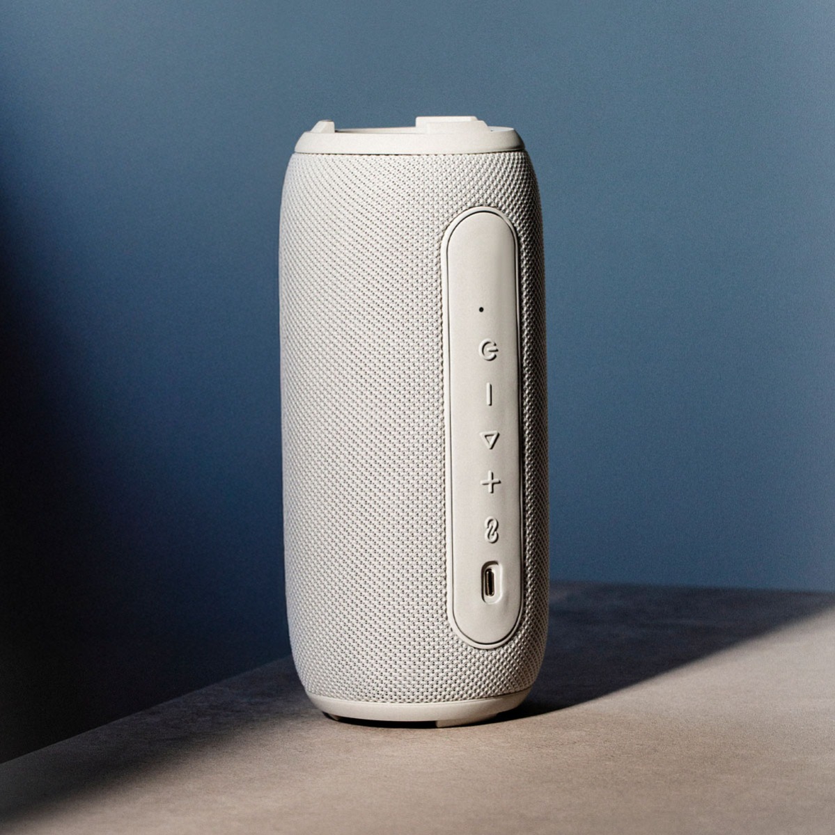 Sudio F5 ブラック - そのまま持ち出せる、心強いサウンドパートナー。