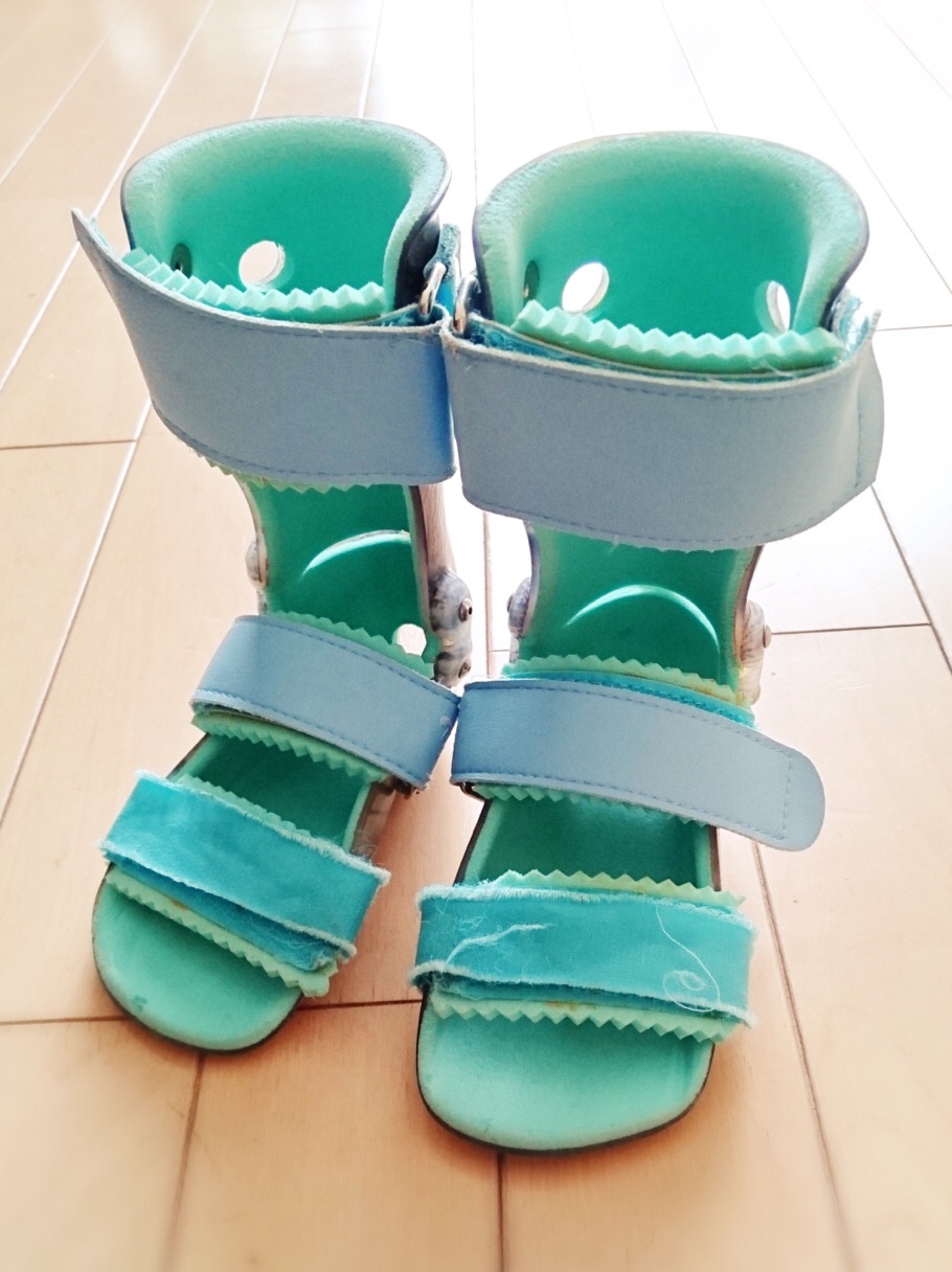 ライフハック】目指せ自力歩行！心強いサポートをしてくれる下肢装具