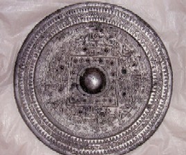 青龍三年銘方格規矩四神鏡