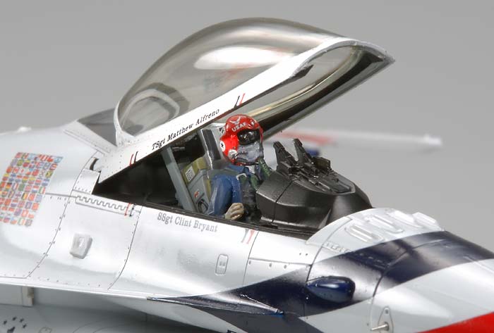Lockheed Martin F-16C [Block 32/52] Thunderbirds Tamiya 61102